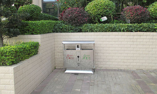 校園沒(méi)有垃圾桶，反而更整潔