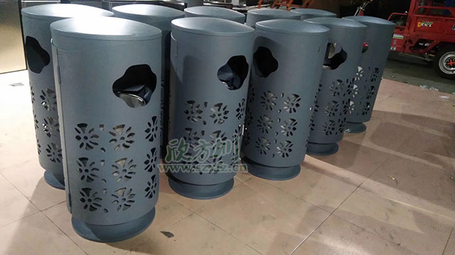欣方圳精品定制垃圾桶表面鏤空精細(xì)雕刻，外形上設(shè)計(jì)美觀，新穎獨(dú)特！