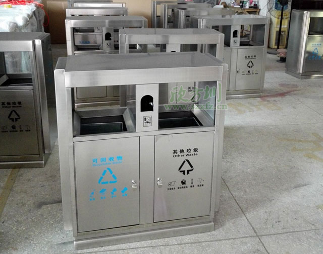 地鐵不銹鋼分類(lèi)垃圾桶工廠批量生產(chǎn)圖