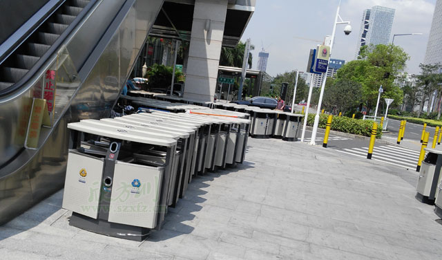 分類(lèi)環(huán)保垃圾箱市政街道擺放圖
