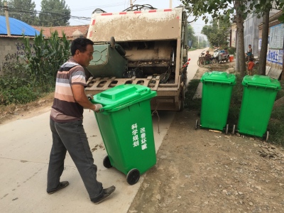發(fā)放垃圾桶、垃圾箱 助推農(nóng)村環(huán)境整治