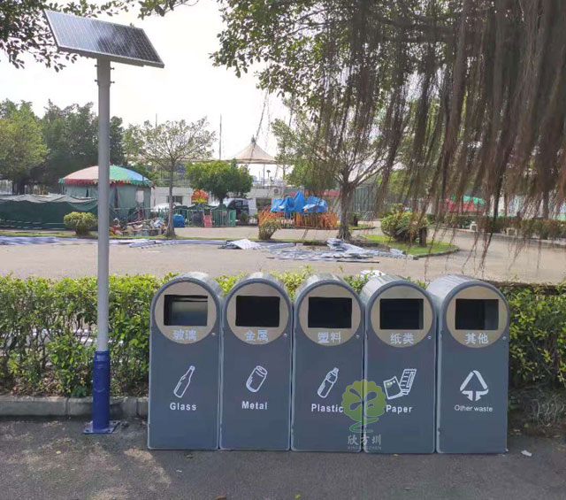 新款多分類果皮箱垃圾分類收集容器太陽能供電，智能滿溢功能通過平臺遠程終端提醒